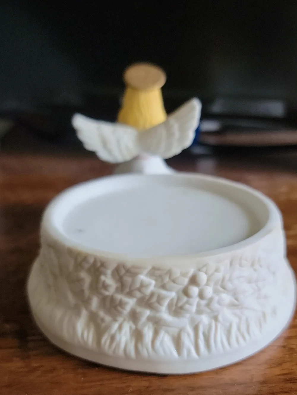Porcelain Angel Figurine with Harp - White and Gold Candle Holder - Picture 5 of 9